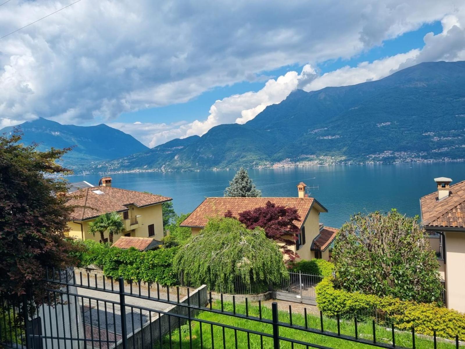 Apartment With Garden And Terrace Beautiful Lake View Беллано Екстер'єр фото