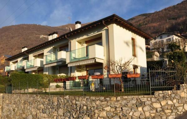 Apartment With Garden And Terrace Beautiful Lake View Беллано Екстер'єр фото